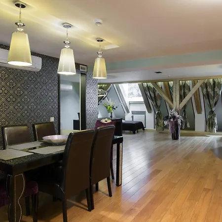 Apartment Grand Old Penthouse