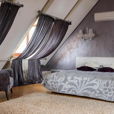 Apartment Grand Old Penthouse *